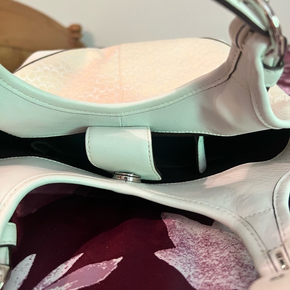 Coach bucket purse - Picture 3 of 6